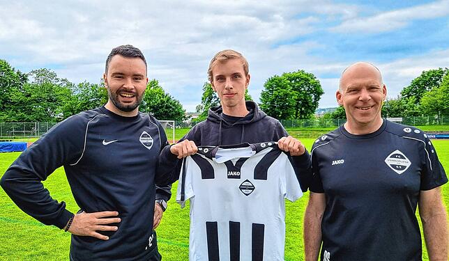 Co-Trainer Philipp Lieber (links) mit Nico Römer und Trainer Daniel Schulz.