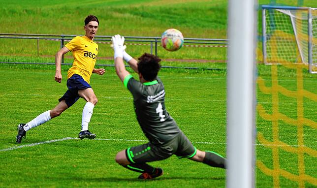 Bild 30: 6:0-Sieg im Spitzenspiel! A-Jugend der SG Dettingen-Dingelsdorf erobert Bezirksliga-Spitzenposition