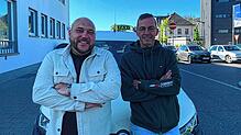 Auch wenn sie für das Bild lächeln: Eigentlich ist den Taxiunternehmern Markus Vett (links) und Martin Bösinger nicht nach Lachen ...