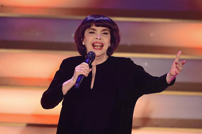 Mireille Mathieu hat nach eigenen Angaben bisher nicht die große Liebe mit einem Mann erlebt.