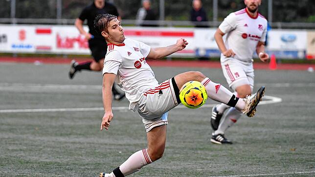 Doppel-Torschütze: Niklas Markanic traf nach der Pause zwei Mal für den FC Schönau und legte so den Grundstein zum 3:2-Sieg gegen den ...