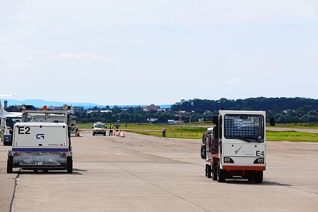 Das Rollfeld des Bodensee-Airports – zwischen der Startbahn und dem Bodenseeufer wurde am Sonntag, 4. August, eine Drohne gesichtet.