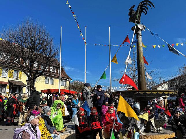 Bild 24: Närrisches Treiben beim fröhlichen Fasnetsmarkt 2025