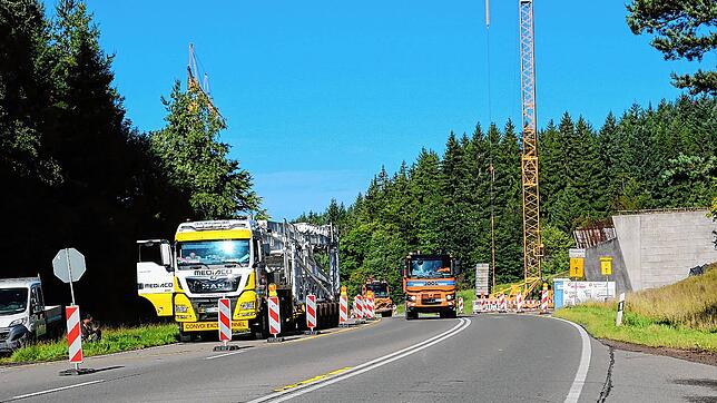 Die Baustelle wird schon eingerichtet. Am Wochenende 30./31 September, wird die B31 bei Friedenweiler wegen Brückenarbeiten gesperrt. ...