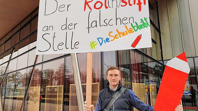 Eines der prägenden Bilder des Aufstands der Ortschaften gegen die Schulpläne der VS-Stadtverwaltung: Janik Volk, Tannheimer ...