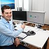 Mönchweilers Rechnungsamtsleiter Alexander Pfliegensdörfer hat beim Blick auf das Wutacher Wahlergebnis auf seinem Monitor gut Lachen. ...