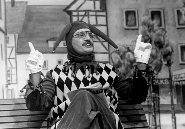 Lothar Rapp als Kappedeschle auf der Bühne des Narrenspiegels im Jahr 1994.
