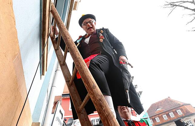 Bild 1: Fasnacht 2025 in Donaueschingen: Narren treiben es bunt – Das närrische Spektakel in Bildern!