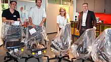Die Bürostühle sind da! Das Gemeindepsychiatrische Zentrum sitzt neu in Stromeyersdorf. Fachleute wie (von links) Tobias Flemming ...