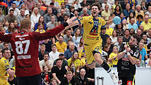 Fynn Beckmann (am Ball, hier noch im Dress der HSG Konstanz) geht nun für den HSC Kreuzlingen in der ersten Schweizer Liga auf Torejagd.