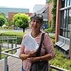 Maria Günther zeigt die Korrespondenz mit der Stadt. Sie ärgert sich, dass sie einen Strafzettel bezahlen soll, obwohl sie eine ...