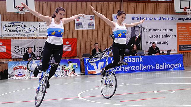 Favoritensieg: Der Junioren-Zweier, Anna-Sophia von Schneyder (links) und Anika Papok vom RV Lottstetten, gewann in Ludwigsburg-Hoheneck ...