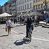 Fahrradfahrer in der Fußgängerzone? In Konstanz an der Tagesordnung. Auch wenn noch mehr Menschen unterwegs sind, fahren manche ...