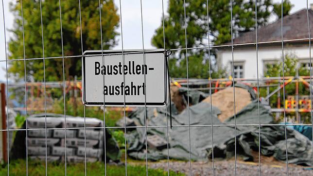 Während der Sanierungsarbeiten am Mantelhafen wurde das krebserregende Baumaterial Asbest gefunden. Wie geht es nun weiter?