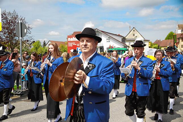 Bild 8: Bilder vom Jubiläumsumzug des Musikvereins Liggersdorf im Rahmen des Bezirksmusikfestes