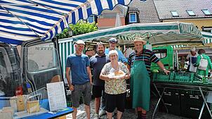 Käsehändler Max Marek, Christian Korb vom Ordnungsamt der Stadt Stockach, Roland Rossdeutscher vom Mahlwerk, Hannelore Hug, die ...