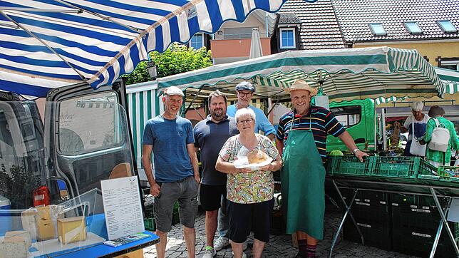 Käsehändler Max Marek, Christian Korb vom Ordnungsamt der Stadt Stockach, Roland Rossdeutscher vom Mahlwerk, Hannelore Hug, die ...
