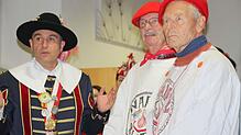 Stegstreckerchef Andreas Narr mit Manfred Ettwein und Peter Kapitza (von links), die seit 1982 das &bdquo;Narrenblatt&ldquo; maßgeblich ...