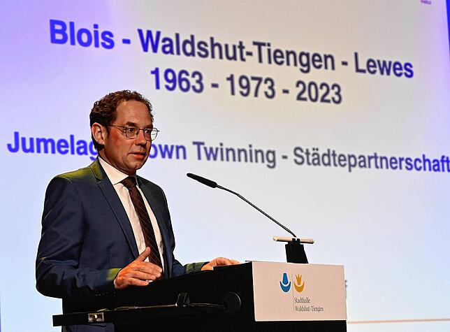 Der Festredner Stefan Seidendorf vom Deutsch-Französischen Institut in Ludwigsburg skizzierte die Entwicklung der Städtepartnerschaften ...
