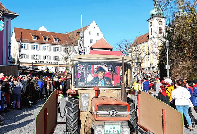 Bild 28: Tausende feiern beim Fasnachts-Umzug durch die Innenstadt