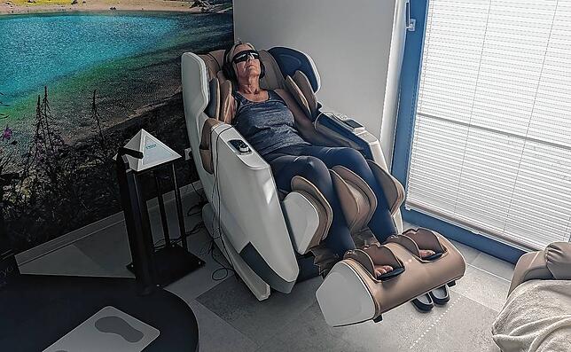 Im Massagesessel kann man es sich für 14 Minuten bequem machen.