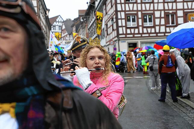 Bild 22: Überlingen am Schmotzigen Donnerstag: Bunte Bilder vom Kindergarten-Zug in der Altstadt