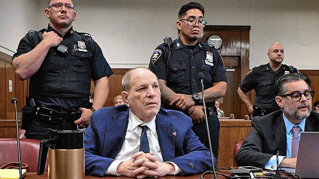 Der ehemalige Hollywood-Filmproduzent Harvey Weinstein erscheint am 10. Juni 2025 im Strafgerichtshof in Manhattan während seines ...