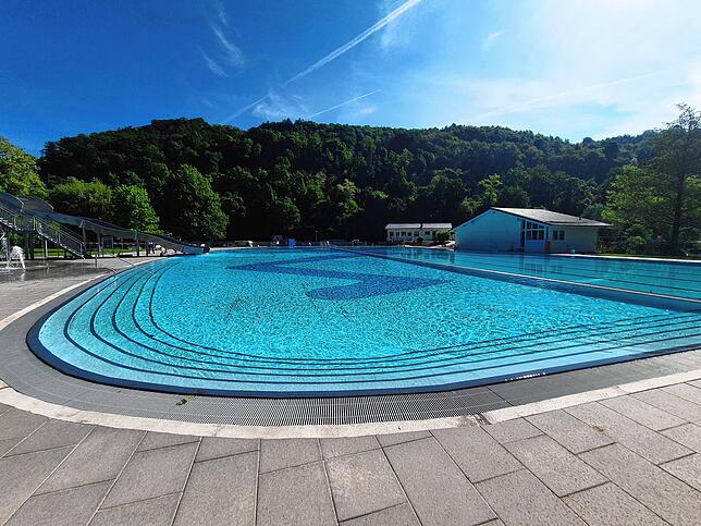 Bild 10: Vorher-Nachher-Fotos: So hat sich das Freibad Waldshut während der Sanierung verändert
