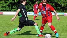 Dir Rückrunde geht los in der Bezirksliga: Der FC Steißlingen um Tomas Vera Brassel (links) trifft auf Salem (Pasquale Sabino).