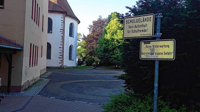 Nicht jeder Schulplatz, hier der Villinger Karl-Brachat-Realschule muss asphaltiert sein. Doch das Entsiegeln ist nicht billig.