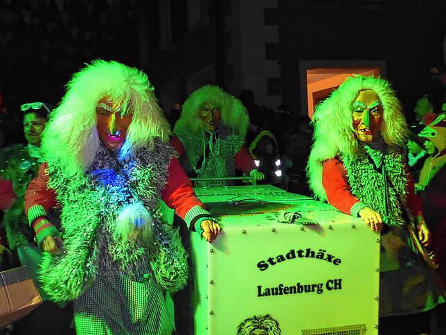 Bild 11: So schaurig-schön waren Nachtumzug und Häxefüür in Laufenburg