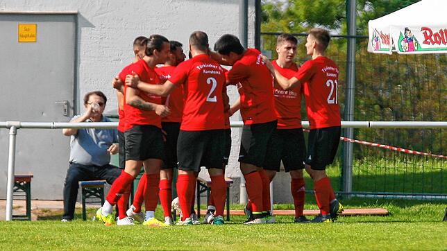 Der Türkische SV Konstanz bejubelt den 2:0-Erfolg beim FV Marbach.