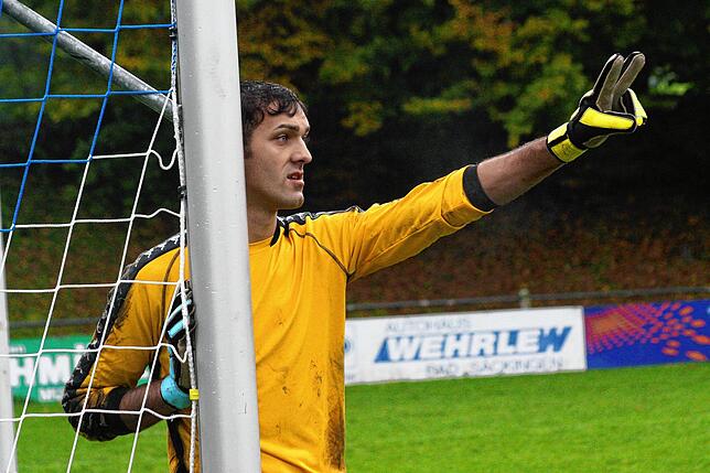 Premiere in Deutschland: Erstmals stand Elvis Gojak am 16. Oktober 2010, bei einem 2:2 gegen den FC Wittlingen, im Tor des SV Blau-Weiß ...