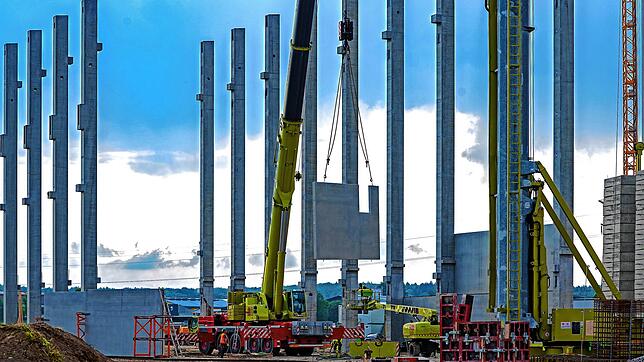 Das neue Werk von Holz Schneider im Industriepark Nördlicher Bodensee nimmt Konturen an. Das Unternehmen investiert trotz Corona-Krise. ...