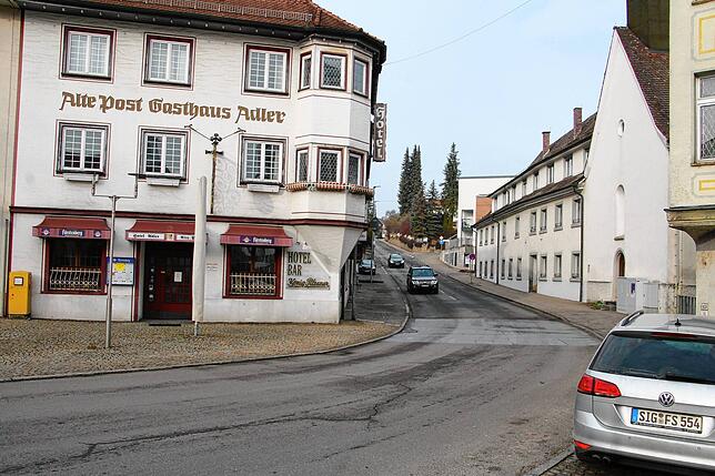 Ab April sollen die Arbeiten begonnen werden. Rund zwei Jahre lang soll die Straße vom Adlerplatz bis zum Friedhof hoch saniert werden.