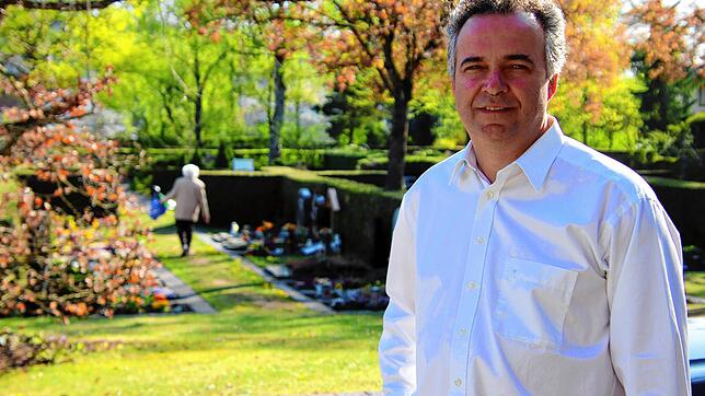 Bild : &bdquo;Der Tod spielte keine Rolle mehr. Und das kriegen wir jetzt zu spüren&ldquo;: Wie Bestatter Ralf Homburger aus Hilzingen die Corona-Krise erlebt