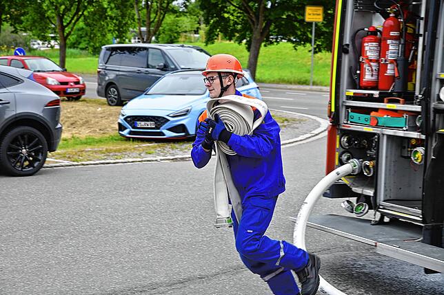 Bild 13: Goßer Andrang beim Feuerwehrfest