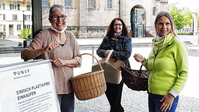 Alles unverpackt und plastikfrei: Ute Schürmann (von links), Anja König und Christina Sjögren freuen sich auf die Eröffnung des ...