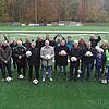 Der Kunstrasensportplatz Tannenhof ist saniert: Mitglieder des Hauptnutzers DJK Konstanz, Vertreter der Stadtverwaltung und der ...