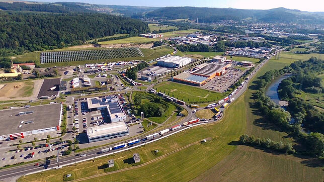 Mitte des Jahres sah die Situation rund um den Waldshuter Zollhof noch so aus: In den Morgenstunden blockierten Dutzende von Lkws den ...