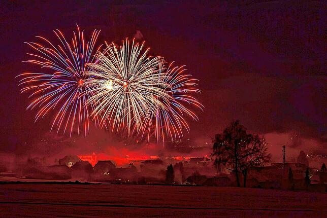 Das Silvesterfeuerwerk über Heiligenberg, das seit Jahren von Stefan Burgenmeister von B.Light Veranstaltungen geplant und ausgeführt wird.