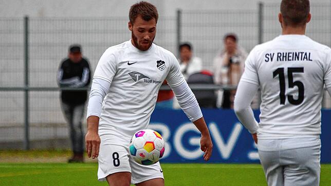Erlösung für den SV Rheintal: Lars Köpfler (links auf unserem Archivfoto) erzielte beim FC Geißlingen das wichtige zweite Tor für den Gast.