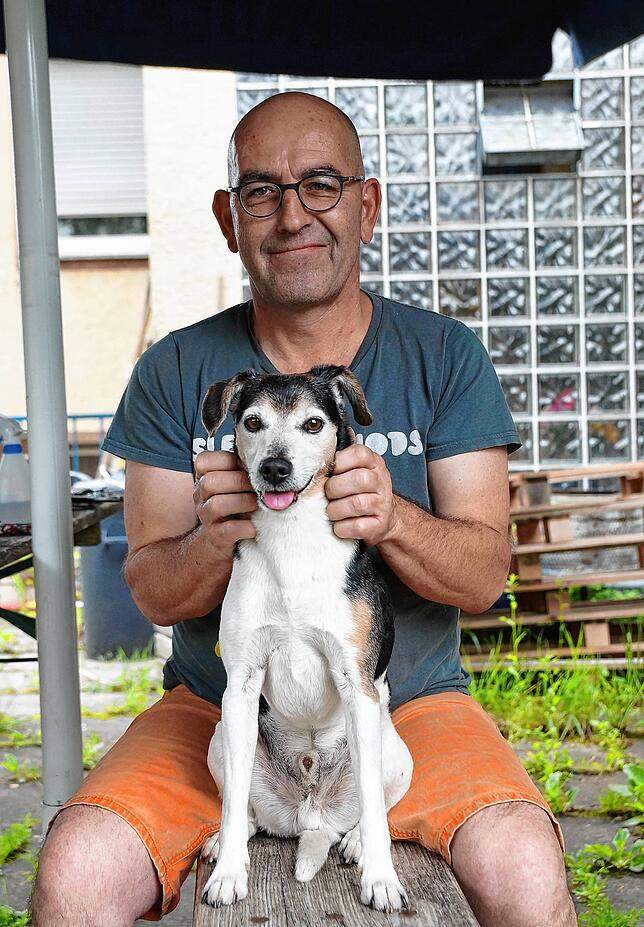 Jörg Kraus ist heute optisch etwas angepasster und mit Hund Olaf unterwegs.