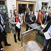 Viel zu tun: Die Hans-Thoma-Schule muss vor allem im Bereich des 45 Jahre alten Neubaus grundlegend saniert werden. Bürgermeister Ulrich ...