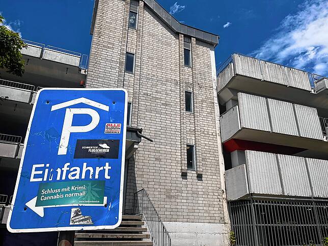 Das Parkhaus Inselhof von außen. Das Gebäude ist innen wie außern in die Jahre gekommen. Investitionen sind nach Angaben der ...