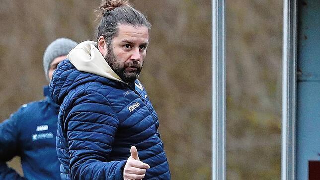 Armin Brutschin, der Trainer des SC Pfullendorf II, war nach dem 2:1 über den FV Walbertsweiler-Rengetsweiler voll des Loes über seine ...