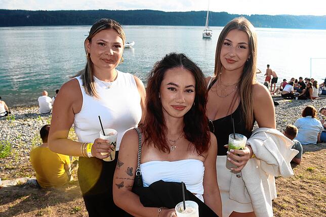 Bild 20: 1000 Besucher feiern eine Beachparty im Uferpark