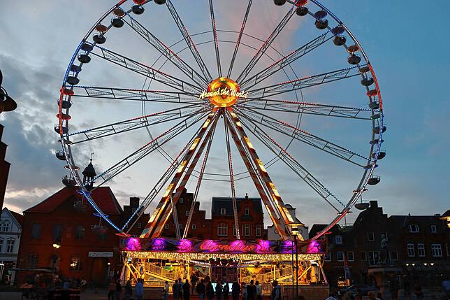 Riesenrad bei den Husumer Hafentagen. Foto: Ulrich Wichert