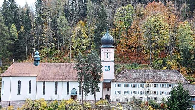 Neben der Wallfahrtskirche Maria in der Tanne (links) wird im angebauten Wallfahrtshaus das neue Pfarrbüro eingerichtet, weil das ...