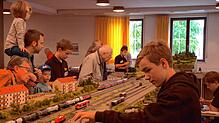 Die Modellbahntage der Markdorfer Eisenbahnfreunde locken Jung und Alt an, wie hier auf unserem Archivbild aus der Zeit vor der ...